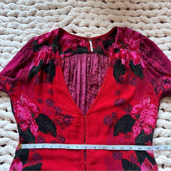 Free People Floral Deep V-Neck Long Sleeve Blouse  Size M Red/Pink Velvet Mix - Picture 12 of 14